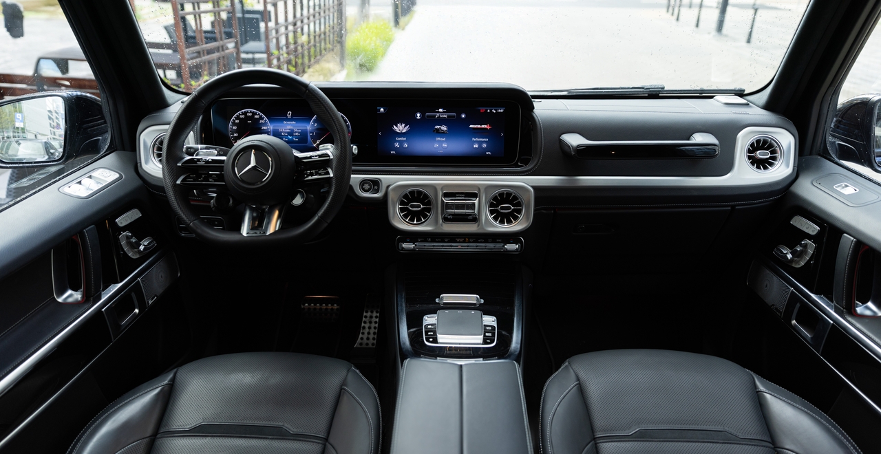 Mercedes G63 AMG LIFT interior — AMG steering wheel, digital cockpit and multimedia display with driving modes