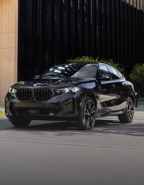 BMW X6 xDrive40d M Sport w czarnym kolorze – sportowy SUV klasy premium do wynajęcia w Warszawie. Styl, moc i elegancja z SK CARS.