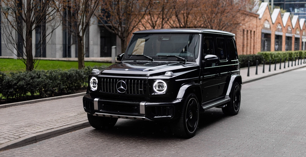 Mercedes G63 AMG LIFT — front view of black luxury SUV parked in Warsaw