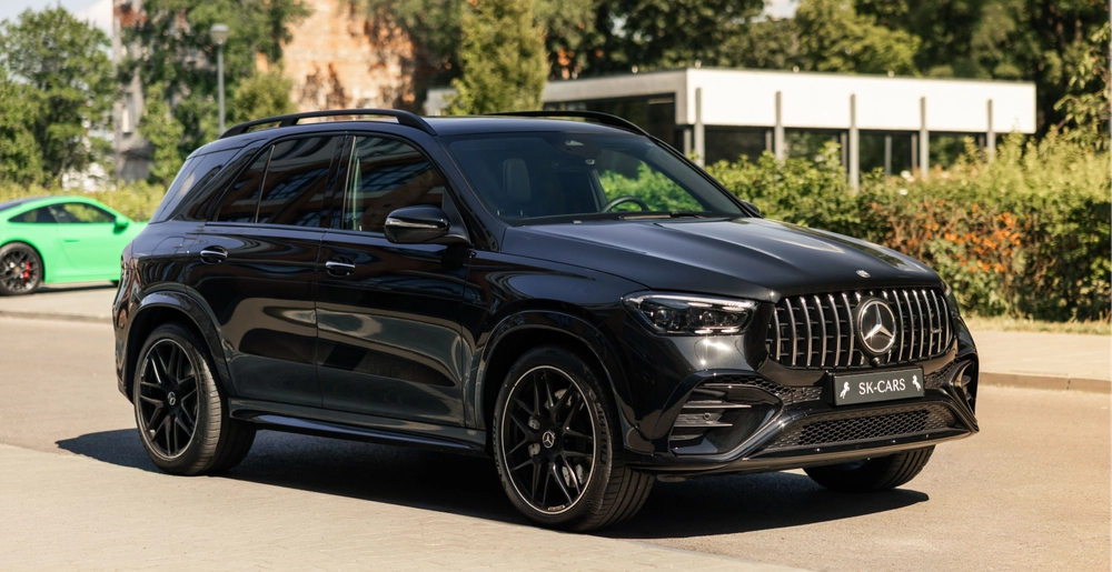 Mercedes-AMG GLE 53 4MATIC+ черного цвета — аренда премиального внедорожника в Варшаве